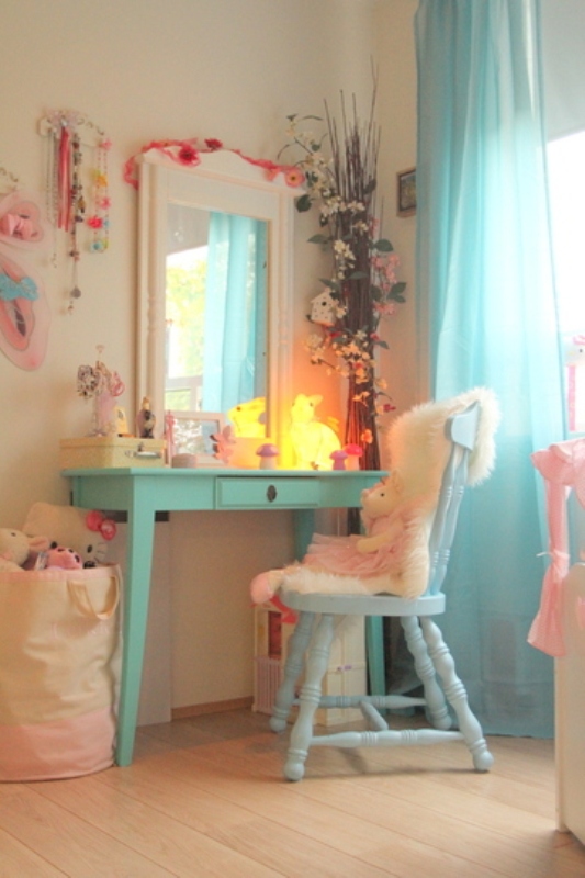 dressing table for 7 year old