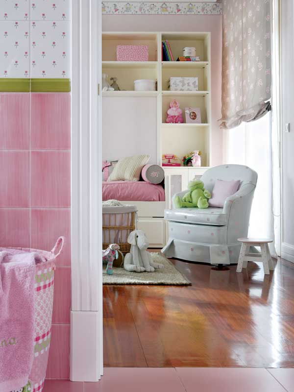 http://www.kidsomania.com/photos/cute-pink-and-white-girls-bedroom-2.jpg