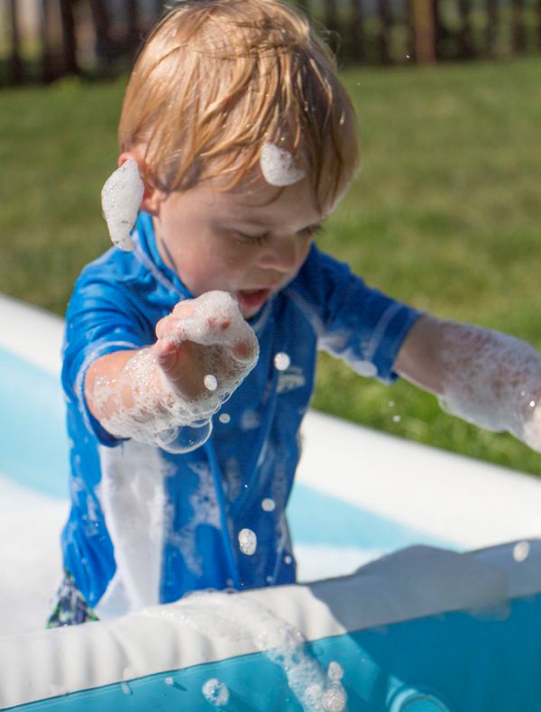 DIY Outdoor Bubble Bath For Kids | Kidsomania